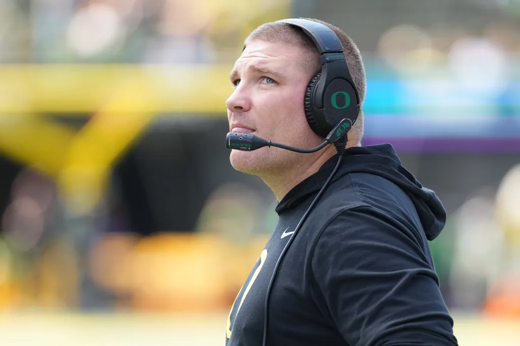 Oregon DC Tosh Lupoi hired as Cal head football coach
