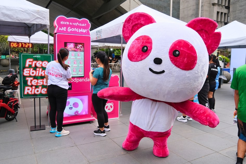 Holiday Commute in the Metro Made Easy: foodpanda’s Free Rest Stops, Vending Machine, & Charging Stations