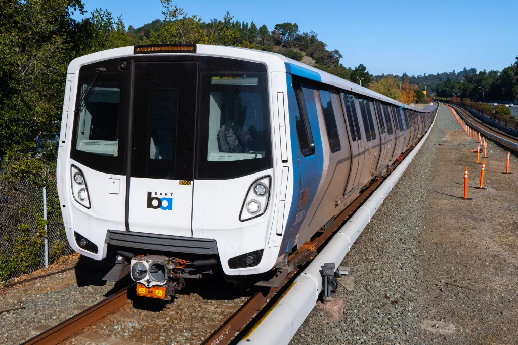 Disabled BART train temporarily delays service on Saturday