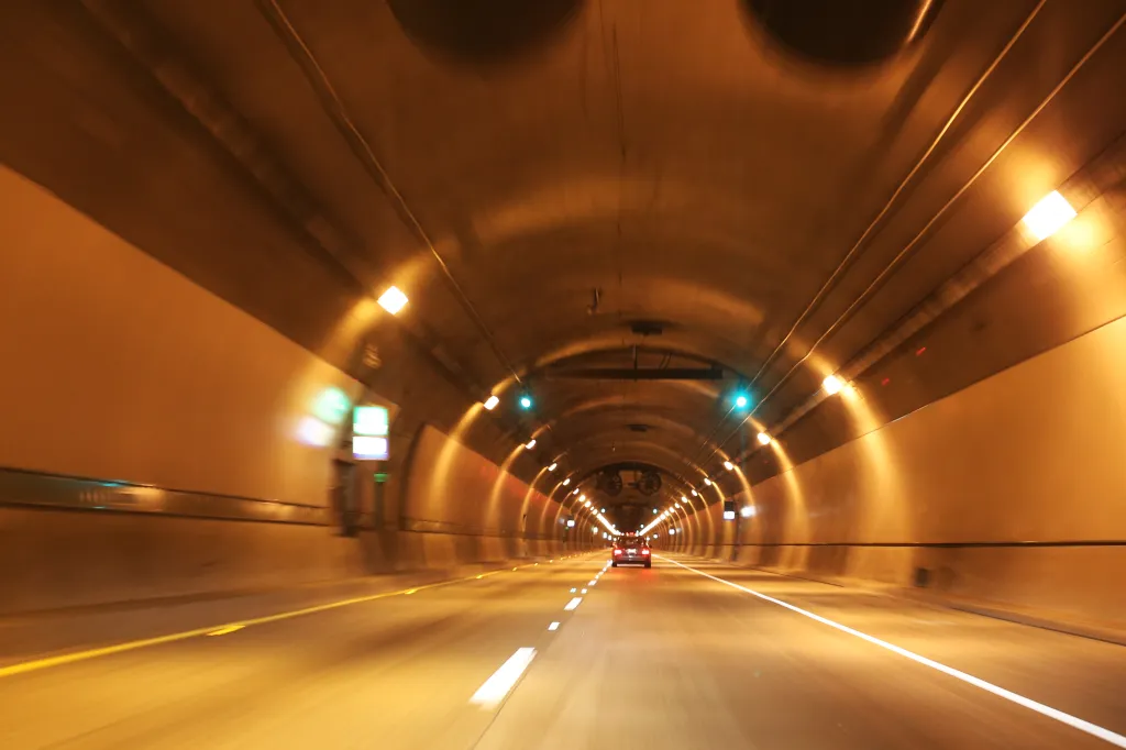 Caltrans closes two Caldecott Tunnel bores due to emergency