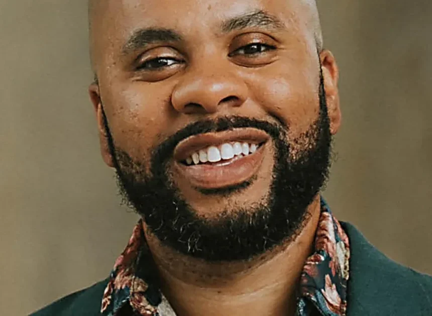 He wants to come to Christmas with a woman who’s not his wife