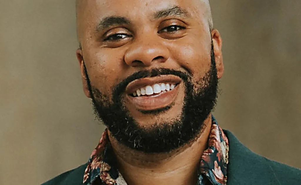 He wants to come to Christmas with a woman who’s not his wife