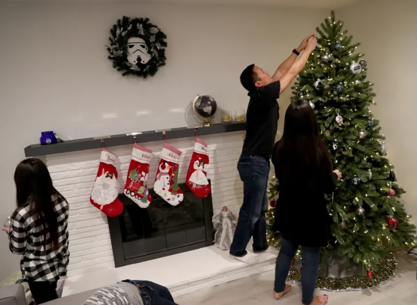 Sunnyvale residents can deck the curb with Christmas trees – The Mercury News